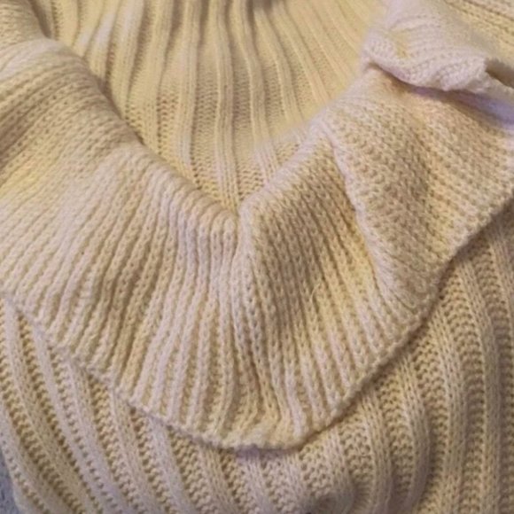 CHIC DOLLZ Ruffled Details Sweater top - Picture 10 of 10